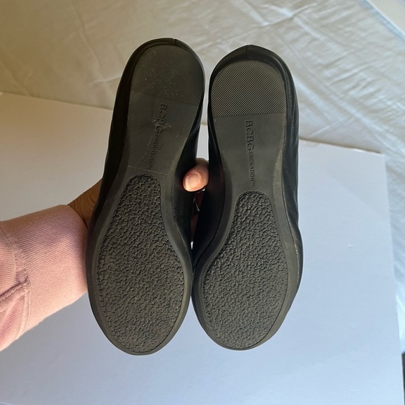 BCBGeneration Black Bow and Charm Embellished Ballet Flat shoe woman’s s… - Picture 9 of 11